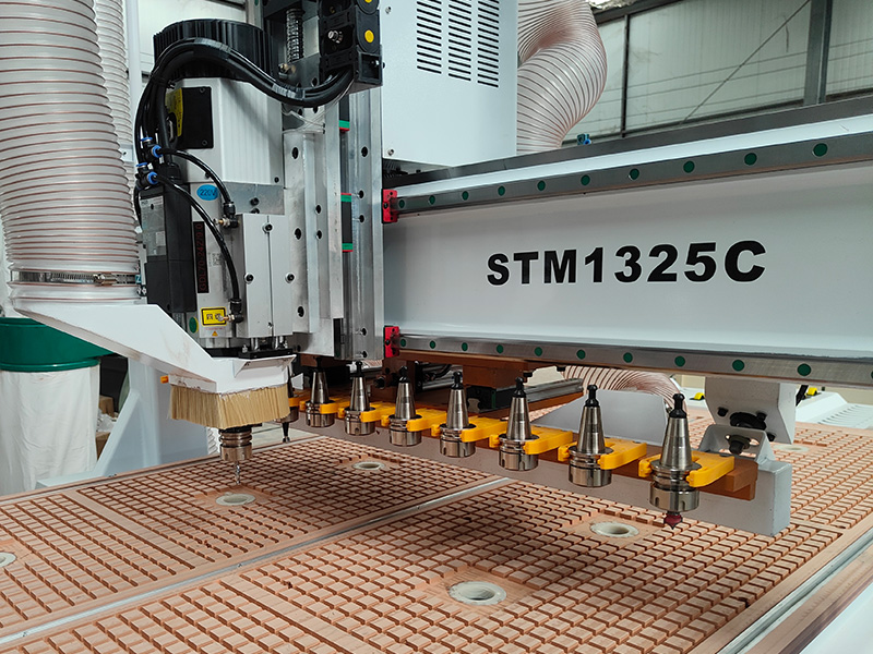 4x8直排式自動換刀數(shù)控雕刻機 4x8直排式自動換刀數(shù)控雕刻機