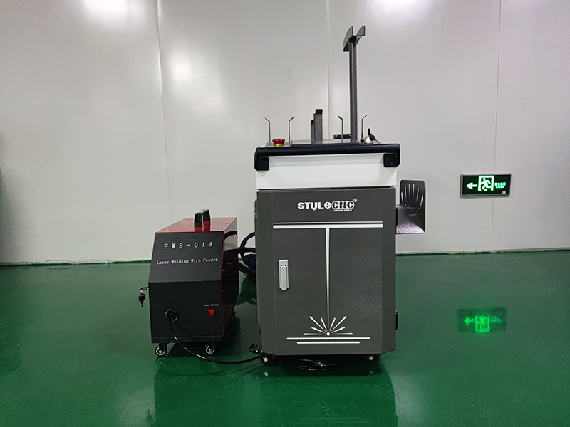 三合一手持式激光焊接、清洗、切割機 三合一手持式激光焊接、清洗、切割機