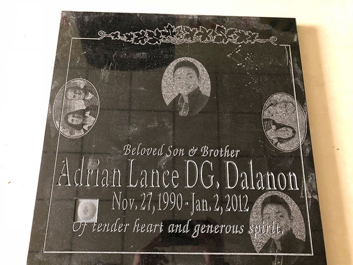 適用于墓碑、紀念石和墓碑項目的多用途石材數控機床