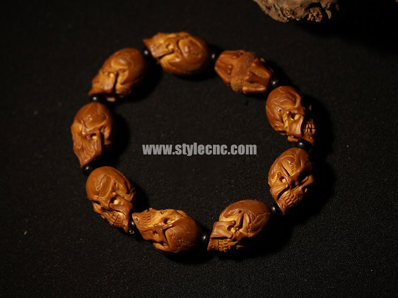 使用數(shù)控雕刻機(jī)在劣質(zhì)橄欖核上雕刻