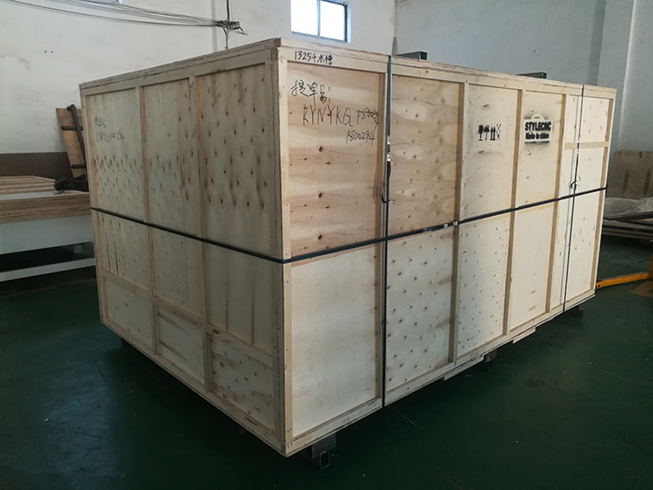 1325數控雕刻機與四軸旋轉工作臺的包裝