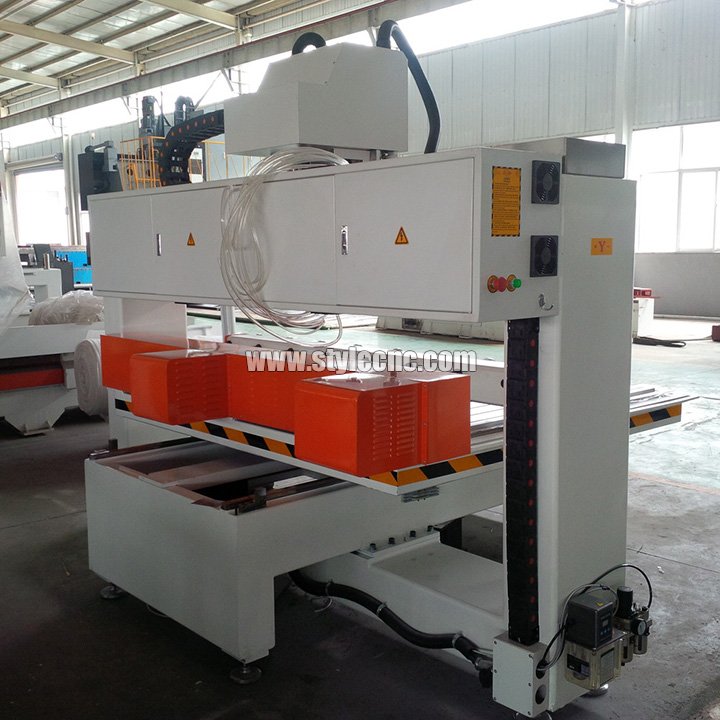 帶四軸旋轉的數控雕刻機 帶四軸旋轉的數控雕刻機