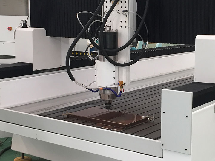 直排式自動(dòng)換刀石材數(shù)控雕刻機(jī)出售