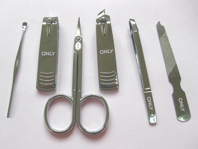 適用于金屬標(biāo)牌、工藝品、藝術(shù)品、工具的光纖激光雕刻機