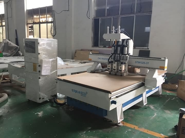 摩洛哥 3 頭數控雕刻機