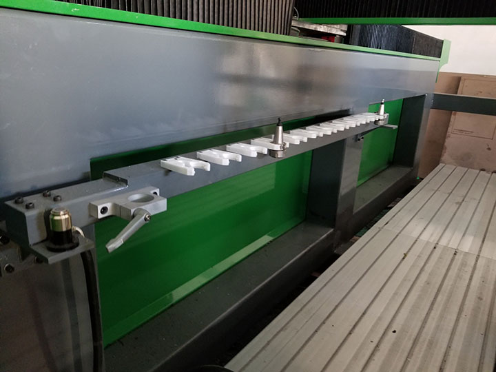 適用于四軸 EPS數(shù)控雕刻機的線性自動換刀刀庫