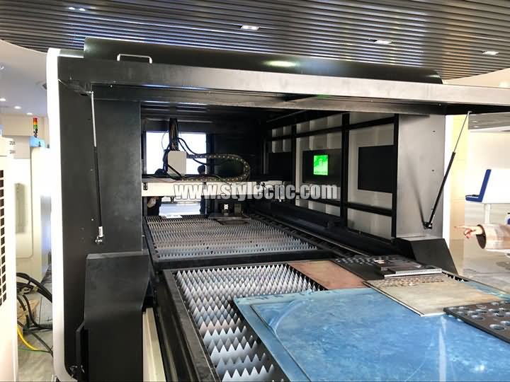 4000W 帶有 IPG 激光源的光纖激光切割系統(tǒng)