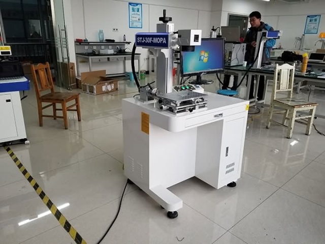30W 塞爾維亞桌面型 MOPA 光纖激光打標系統