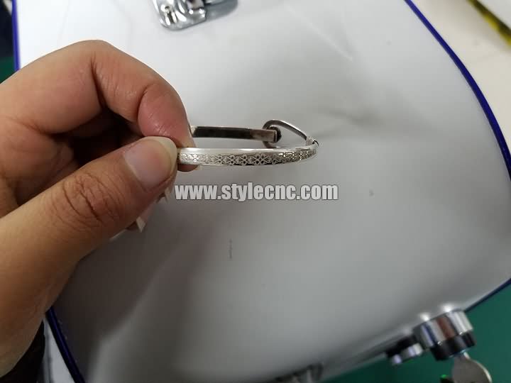 3D 光纖激光雕刻機用于銀手鏈 3D 光纖激光雕刻機用于銀手鏈