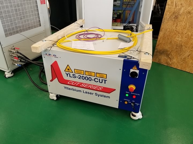 2000W 匈牙利的IPG光纖激光切割機(jī)