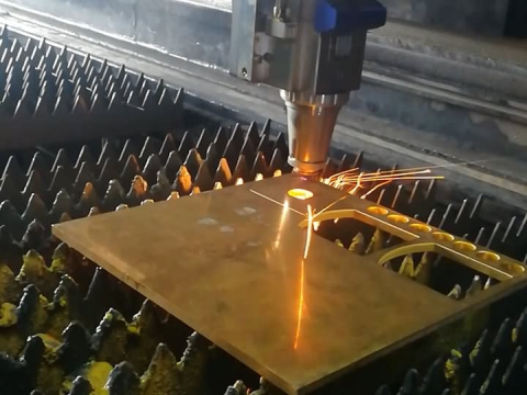 2000W 適用于銅和反光金屬的光纖激光切割機