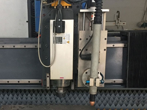 數(shù)控等離子切割工作臺(tái)與數(shù)控雕刻機(jī)主軸相結(jié)合 數(shù)控等離子切割工作臺(tái)與數(shù)控雕刻機(jī)主軸相結(jié)合