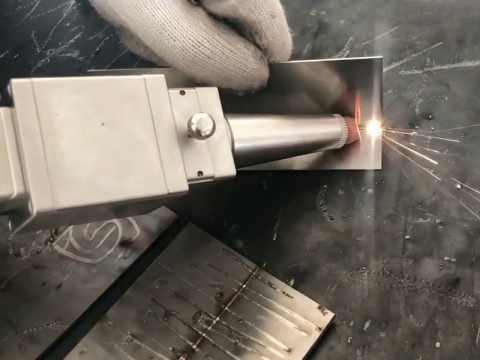 如何使用手持式激光焊接機？