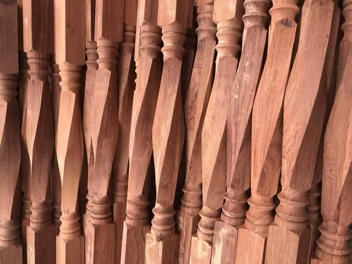 數(shù)控木工車床加工的椅腿 數(shù)控木工車床加工的椅腿