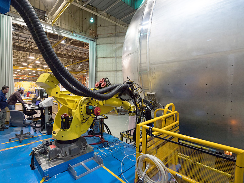 火箭焊接激光焊接機(jī)器人 火箭焊接激光焊接機(jī)器人