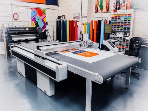 用于印刷、廣告、營(yíng)銷的數(shù)字平板切割機(jī)