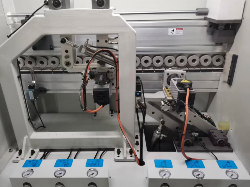 使用封邊機進(jìn)行圓角處理 使用封邊機進(jìn)行圓角處理