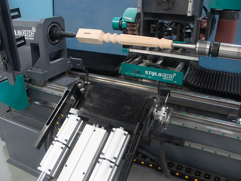 全尺寸七合一數控木工車削銑削中心出售