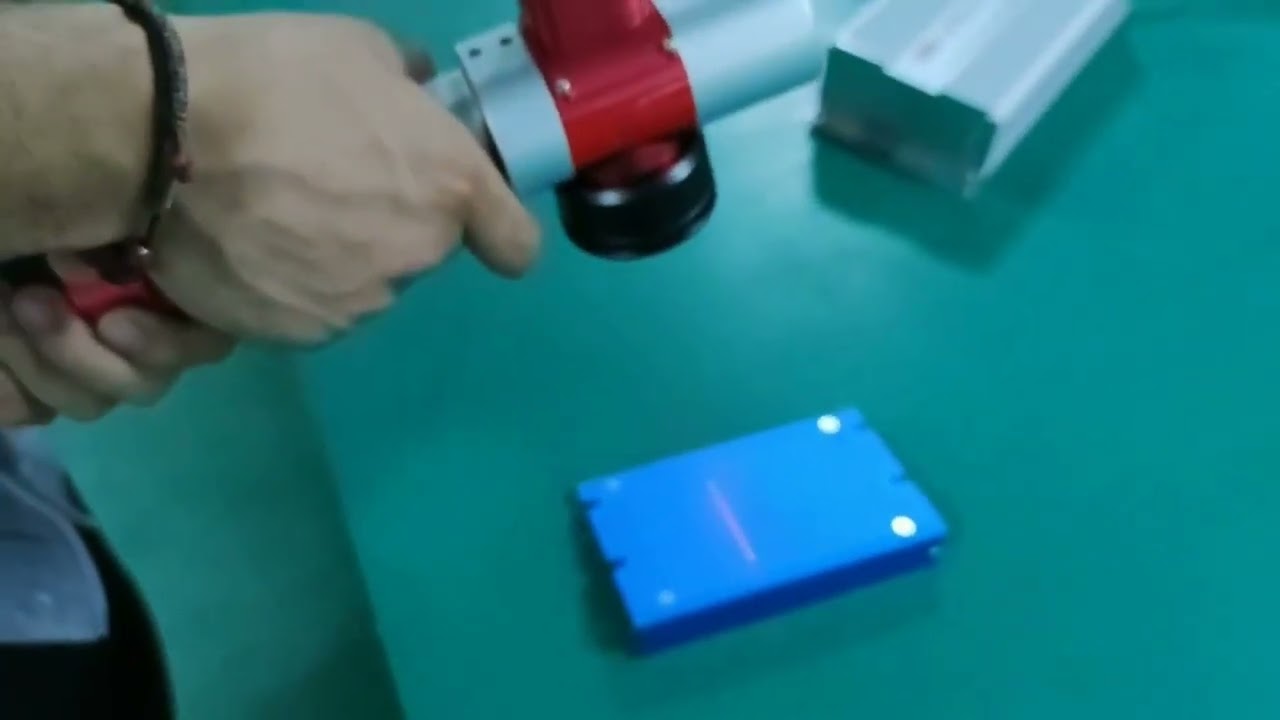 實(shí)惠價(jià)格 100W 背包式激光清洗機(jī)出售 實(shí)惠價(jià)格 100W 背包式激光清洗機(jī)出售